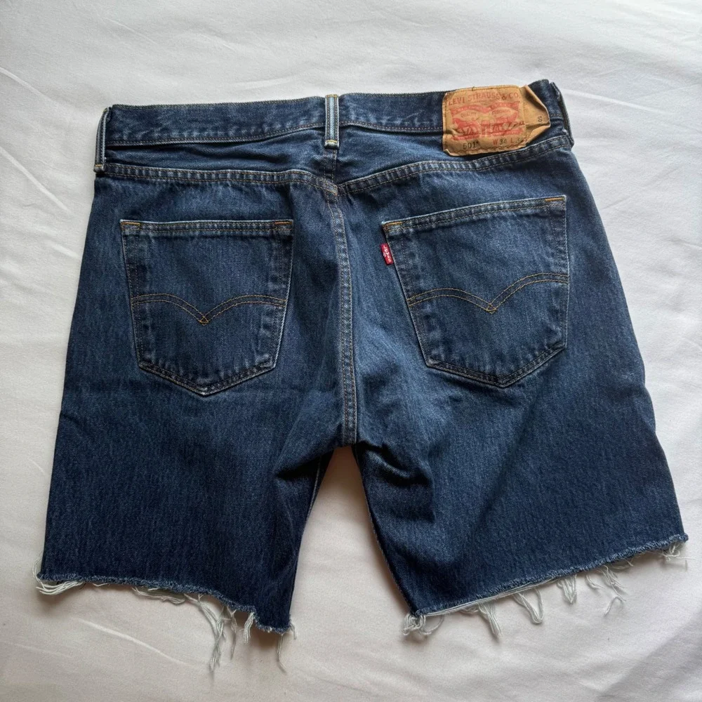 Levis 501 Mens Custom Cut Off Denim Shorts Dark Wash Button Fly W34 Raw Hem